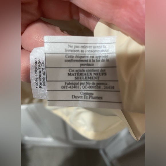 J Crew women’s down puffer vest, cream color., size S, good condition. - Picture 9 of 9